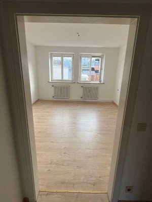 Erstbezug nach Sanierung: Ansprechende 3-Zimmer-Hochparterre-Wohnung in Freilassing