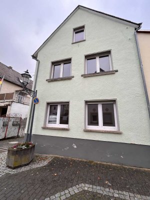 Großzügiges Einfamilienhaus inkl. Einbauküche in Bassenheim zur Miete!
Frei ab sof