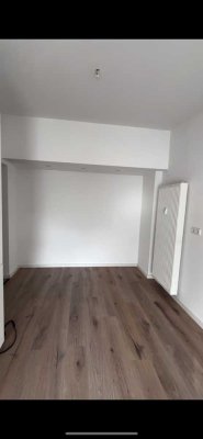 Stilvolle, neuwertige 2 Zimmer-DG-Wohnung mit EBK in Bergisch Gladbach