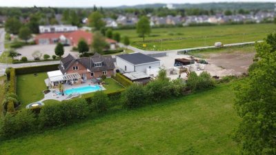 Geräumiges Einfamilienhaus mit Pool und großer Halle für Hobby oder Gewerbe in Tespe von Privat