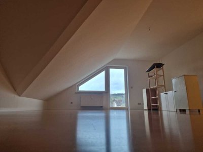 Attraktive 3-Zimmer-Dachgeschosswohnung mit geh. Innenausstattung mit Balkon und EBK in Rockenhausen