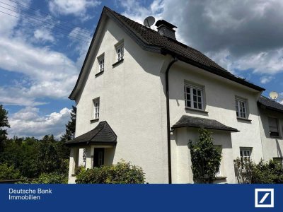 Das Frühjahr kann kommen! Ein charmantes Haus mit großem Garten, mitten im Zentrum von Eitorf.