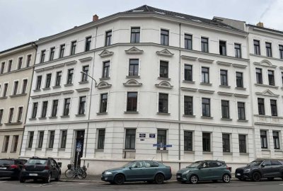 Exklusive, renovierte 3-Zimmer-DG-Wohnung mit Dachbalkon in Gohlis (von Privat - ohne Makler)