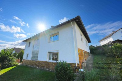 Großzügiges Einfamilienhaus aus 1973 mit viel Potential in Ahorn OT Witzmannsberg