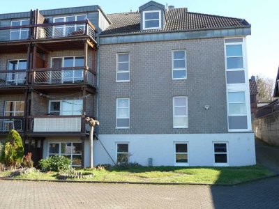 Freundliche und gepflegte 3-Zimmer-Hochparterre-Wohnung mit Balkon in Erftstadt