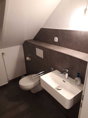 Freundliche und sanierte 3 Zimmer-DG-Wohnung in Schloß Holte Stukenbrock