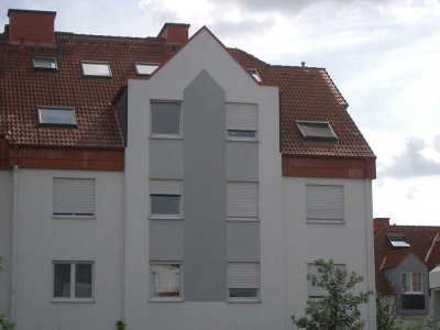 4-Zimmer-Dachgeschosswohnung mit Balkon, EBK und 2 Stellplätzen in Hattersheim