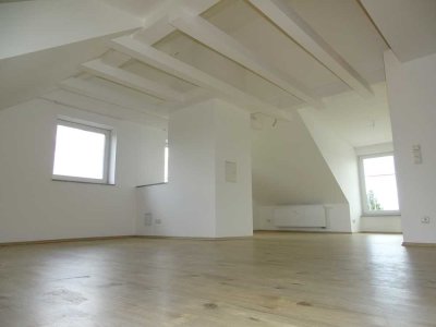 Moderne 3,5 Zimmer-Dachgeschosswohnung in Augsburg-Hochzoll!