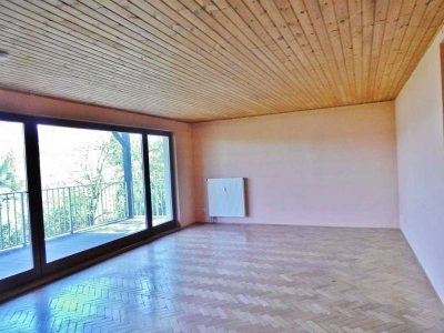 Schöne Wohnung mit Balkon in ruhiger Wohnlage zu vermieten !