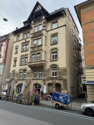 Wunderschöne 3-Zimmer Altbauwohnung (Stuck, hohe Decken) mit Balkon direkt am Marienplatz