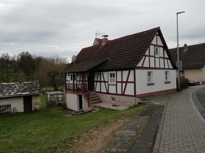 Kleineres Fachwerkhaus mit EBK in Hösbach