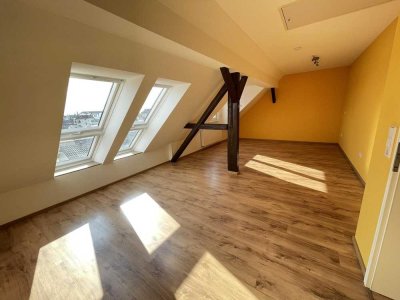 Großzügige 4-Zimmer-Maisonettewohnung in saniertem Altbau mit Dachterrasse