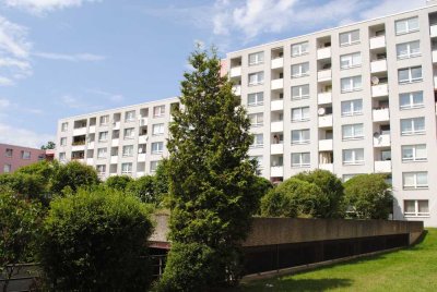 Frisch renovierte Wohnung mit kleinem Süd-Balkon und Badezimmer mit Fenster für eine Einzelperson