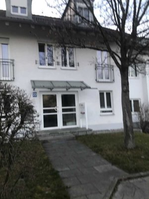 Gepflegte 2-Zimmer-Wohnung mit Balkon und EBK in Germering / 15 Gehmin. zur S-Bahn Harthaus