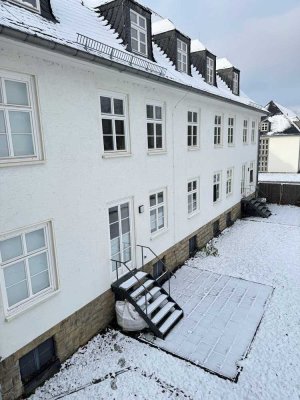 Schöne Wohnung mit Terrasse, Einbauküche, großem, modernen Bad und Parkett