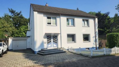 Traumhaftes Einfamilienhaus mit Gartenparadies und Pool