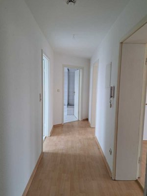 Ansprechende 5-Zimmer-DG-Wohnung mit gehobener Innenausstattung mit Balkon und EBK in Magdeburg