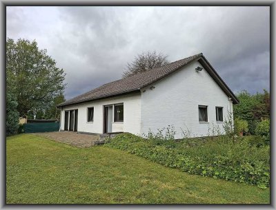 Nr. 1900 * Bungalow mit wunderschönem großen Grundstück *