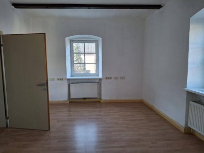 Gut aufgeteilte 3-Zimmer Wohnung mit möblierter Küche in Zentrumslage Ried