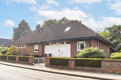 Wohngenuss mit vielfachen Möglichkeiten: Bungalow mit Einliegerwohnung auf großem Grundstück