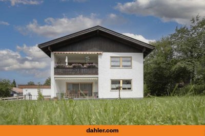 Zweifamilienhaus in familienfreundlicher Wohnlage mit großzügigem Garten