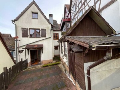 Mietangebot. Saniertes freistehendes Wohnhaus  und kleiner Garten in der Altstadt von Schiltach.