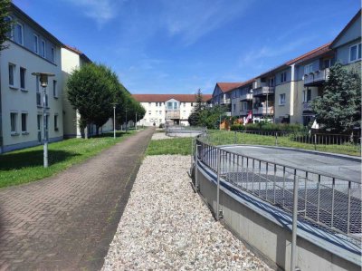 Wohnen wie im Urlaub! Vermietet mit Balkon, Tiefgaragenstellplatz und Einbauküche !