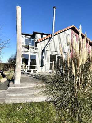 Saniertes Surfer's Paradise mit Meerblick auf Fehmarn