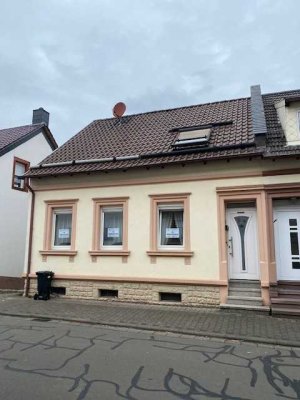 Schönes 1 Familienhaus mit Garagen und Garten in ruhiger Lage Schöneberg  Kübelberg