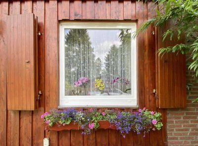 Otterstedter See: Holzhaus mit Kamin und Fasssauna