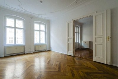 Klassische Altbauwohnung mit großem Loggia-Balkon im Herzen von Prenzlauer Berg.