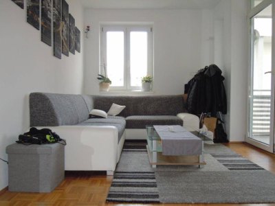 Helle 2-Zimmer-Wohnung mit Balkon/Loggia - verfügbar ab April 2025