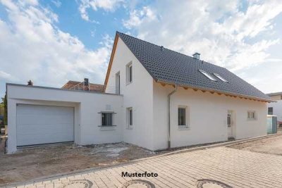 Reihenendhaus mit Garage und Terrasse in guter Lage