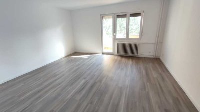 Stilvolle 2-Raum-Wohnung mit Balkon und EBK in Berlin Spandau