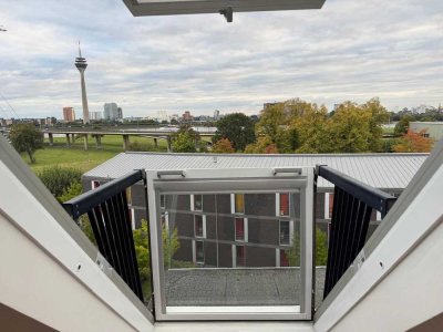 Stilvolle 1-Zimmer-DG-Wohnung mit gehobener Innenausstattung mit Balkon und EBK in Düsseldorf