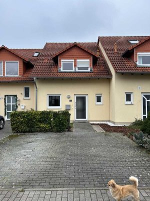 Mittelhaus mit 6 Zimmern, Garten, Balkon, Terrasse, 2 Stellplätzen und Top-Anbindung in Hechtsheim