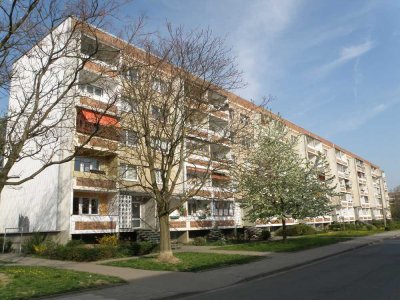 Sanierte 3-Raum-Wohnung mit Balkon im Wohngebiet Kleers