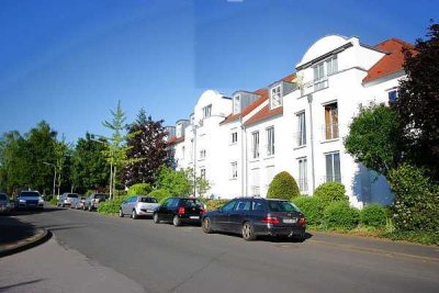 ETW mit Penthouscharakter in sehr guter Lage , als 3-5 Zimmerwohnung gestaltbar.