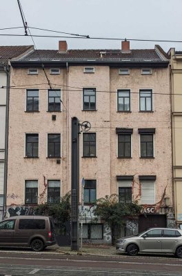 Schöne 4 Zi-Wohnung mit sep. Küche mit Einbauküche, Laminat, und Wannenbad, in der nördl..Innenstadt