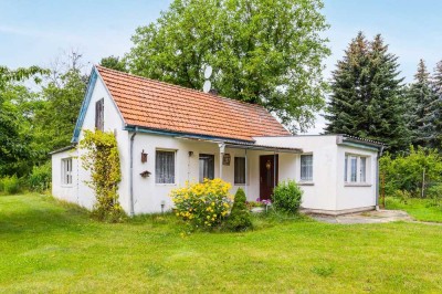 Garage, Terrasse, Nebengebäude, großes Grundstück: Einfamilienhaus mit viel Potenzial in Petershagen