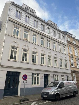 Exklusive, modernisierte 3-Raum-Maisonette-Wohnung mit geh. Innenausstattung mit Balkon und EBK