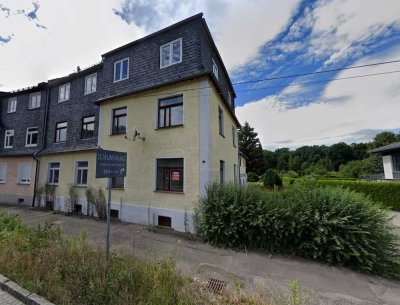 Teilsaniertes Mehrfamilienhaus in Nähe Zwickau zu Verkaufen