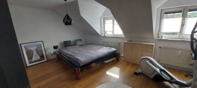 Zentrale Dachgeschosswohnung mit Blick ins Grüne