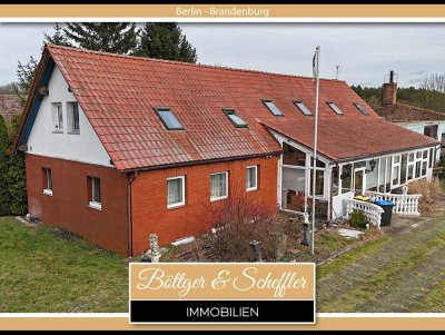 Landhaus mit vielfältigen Möglichkeiten auf großzügigem Grundstück direkt am Feld