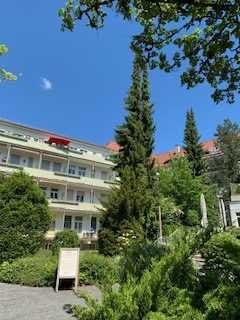 Bad Reichenhall: Prima 2 Zimmer - Wohnung mit Balkon + Tiefgarage