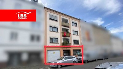 Großzügige Erdgeschosswohnung mit Garten und Garage !