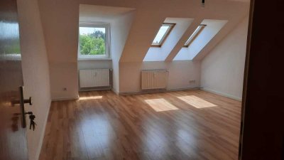 Im Musikerviertel! Schöne 3 Zi-Wohnung im DG,  EBK & Laminat, Vollbad