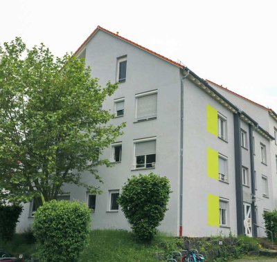 Großzügige 4 Zimmerwohnung mit 2 PKW Stellplätzen