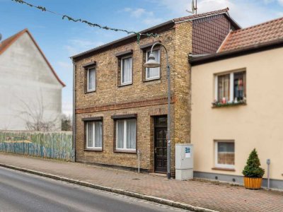 Sanierungsbedürftiges Zweifamilienhaus in Brüel