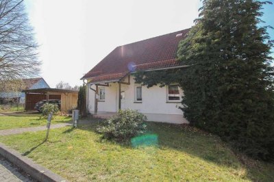 Viel Platz: Gepflegtes Einfamilienhaus mit Garten, Sauna und Doppelcarport in sehr ruhiger Lage